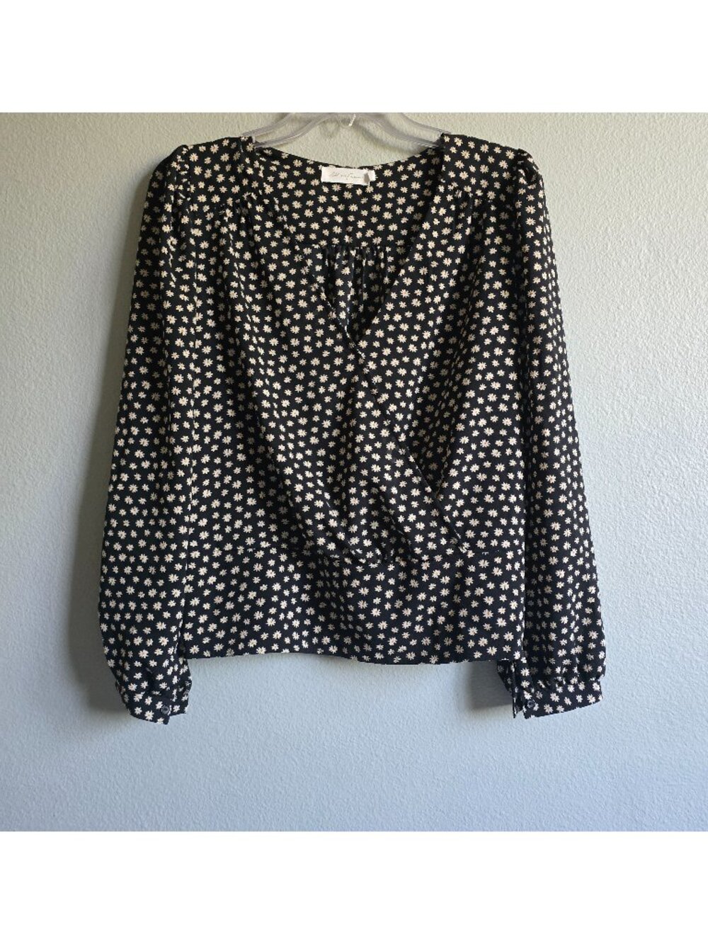 All in Favor Long Sleeves Vneck Faux Wrap Blouse Daisy Pattern Navy Size S